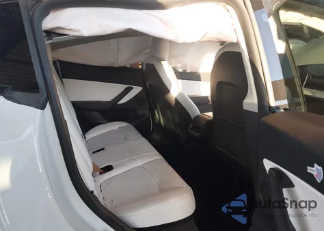 2021 Tesla Model Y Long Range Dual Motor All-Wheel Drive z USA, uszkodzony, nr VIN 5YJYGDEE0MF264790